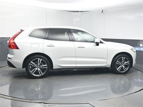 Used 2019 Volvo XC60 T5 Momentum w/ Premium Package image 8