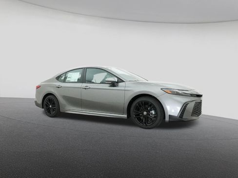 New 2026 Toyota Camry SE image 28
