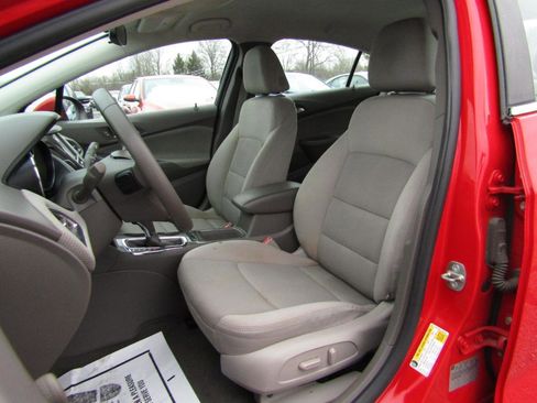 Used 2016 Chevrolet Cruze LT w/ Convenience Package image 18