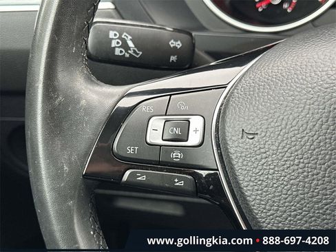 Used 2020 Volkswagen Tiguan SE w/ Panoramic Sunroof Package image 23