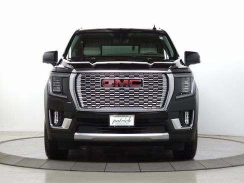 Used 2023 GMC Yukon Denali w/ Advanced Technology Package image 2