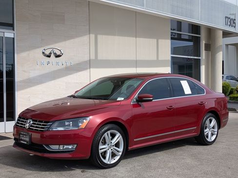 Used 2015 Volkswagen Passat TDI SEL Premium FWD image 1