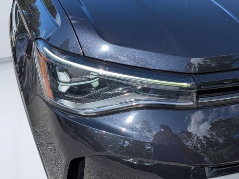 Used 2025 Volkswagen Taos SE FWD image 9