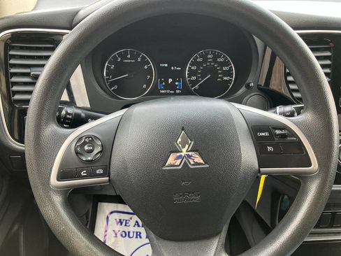 Used 2018 Mitsubishi Outlander ES image 20