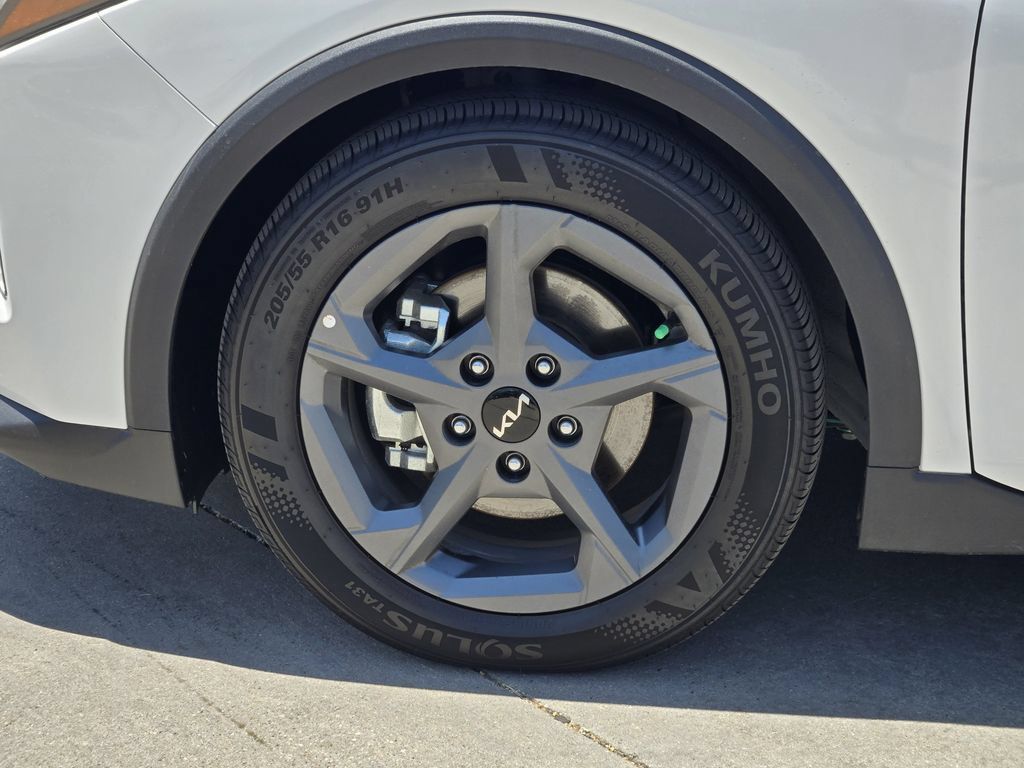 New 2026 Kia K4 FWD image 8