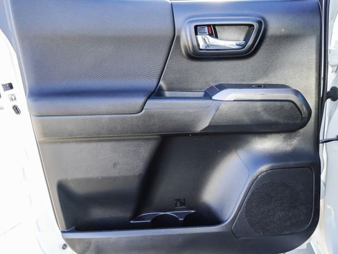 Used 2018 Toyota Tacoma TRD Sport image 23