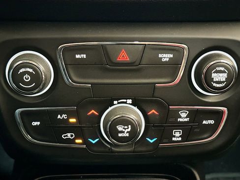 Used 2018 Jeep Compass Altitude w/ Popular Equipment Group image 19