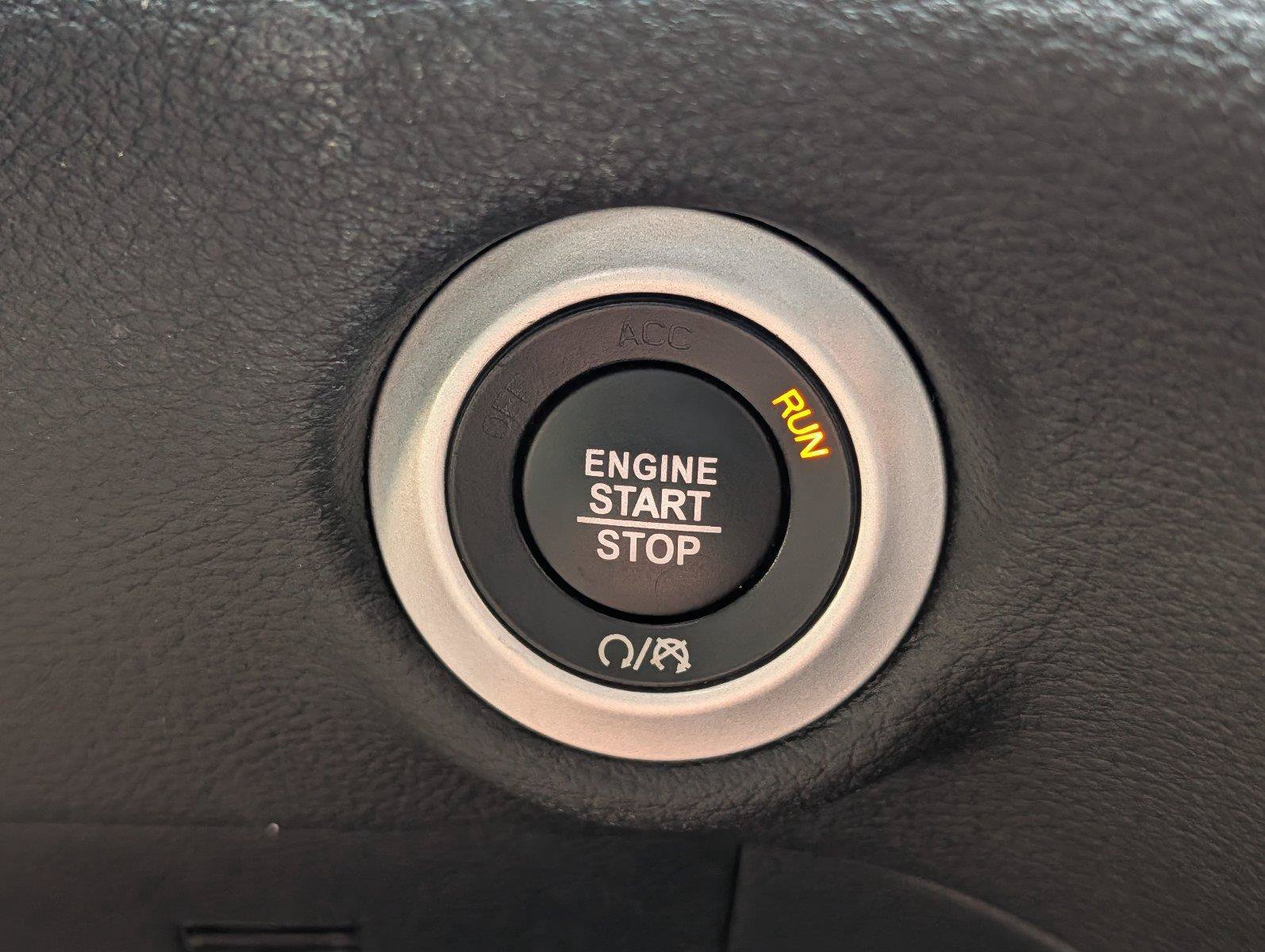 Used 2025 Chrysler Pacifica Limited FWD image 27