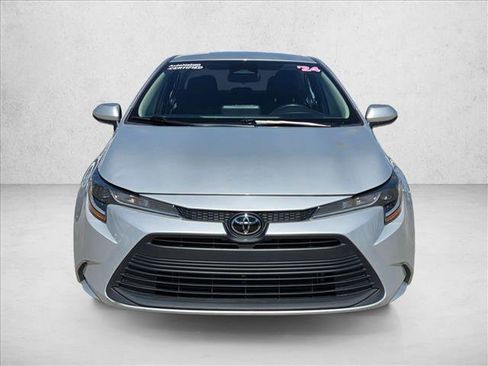 Used 2024 Toyota Corolla LE FWD image 2