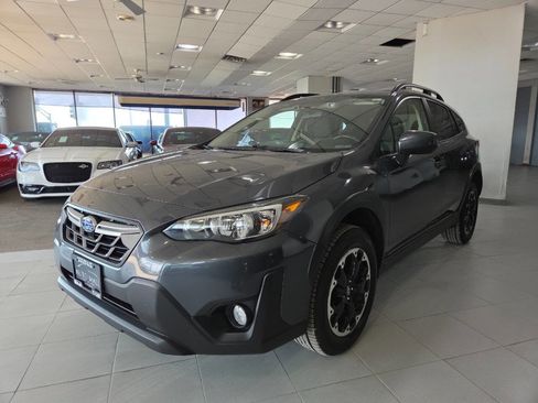 Used 2022 Subaru Crosstrek 2.0i Premium AWD/4WD image 3