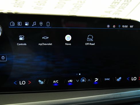 Used 2024 Chevrolet Traverse LT FWD image 27