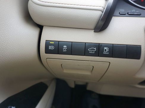 Used 2020 Toyota Camry LE image 4