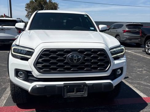 Used 2022 Toyota Tacoma TRD Off-Road AWD/4WD image 9