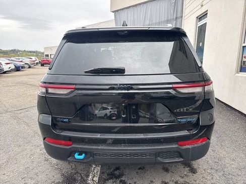 Used 2022 Jeep Grand Cherokee Trailhawk w/ Luxury Tech Group III AWD/4WD image 4