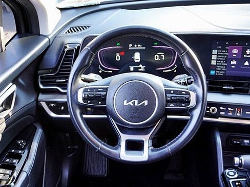 Used 2024 Kia Sportage EX image 19