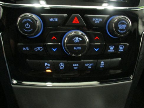 Used 2022 Jeep Grand Cherokee Limited image 25