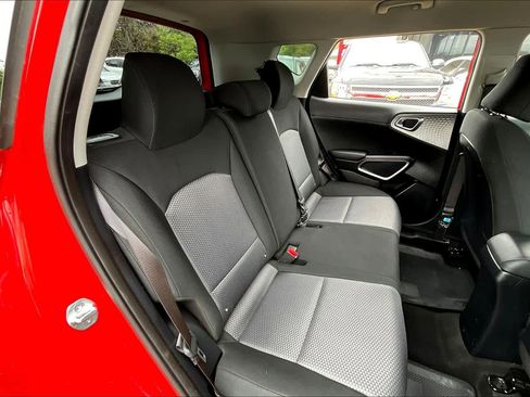 Used 2023 Kia Soul LX w/ LX Technology Package image 19