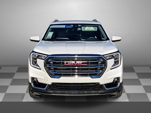 Certified 2024 GMC Terrain SLT image 2