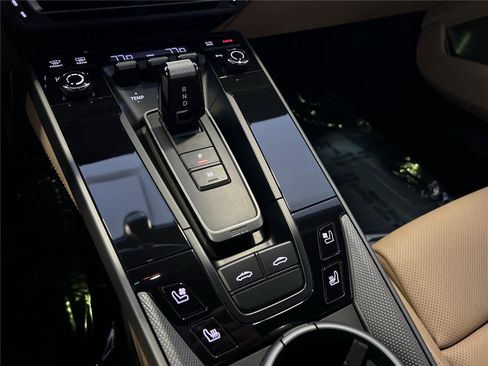 Certified 2024 Porsche 911 image 19