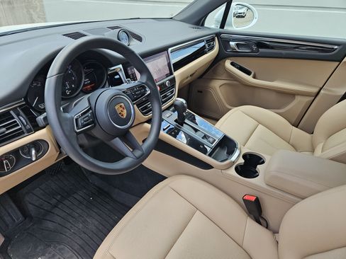 Certified 2026 Porsche Macan AWD/4WD image 4