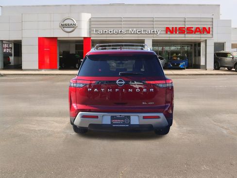 Used 2024 Nissan Pathfinder SL image 4