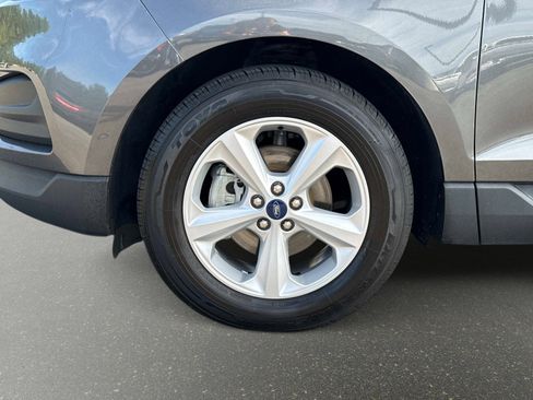 Used 2020 Ford Edge SE FWD image 12