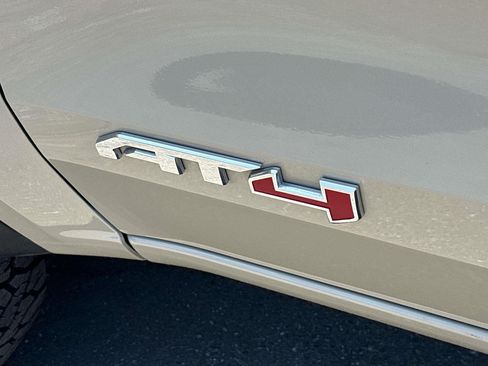 Used 2023 GMC Canyon AT4 AWD/4WD image 6