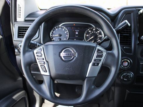 Used 2022 Nissan Titan SV image 18