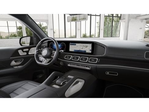 Used 2025 Mercedes-Benz GLS 580 4MATIC image 6