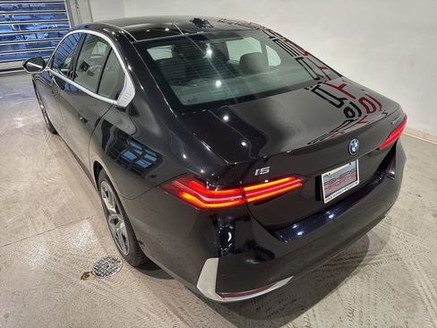 Used 2024 BMW i5 eDrive40i w/ Premium Package image 11