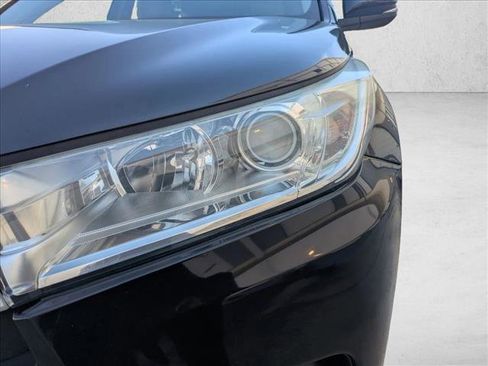 Used 2019 Toyota Highlander LE image 8