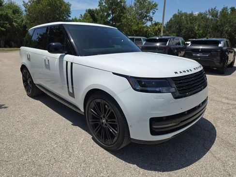 Used 2025 Land Rover Range Rover SE AWD/4WD image 7