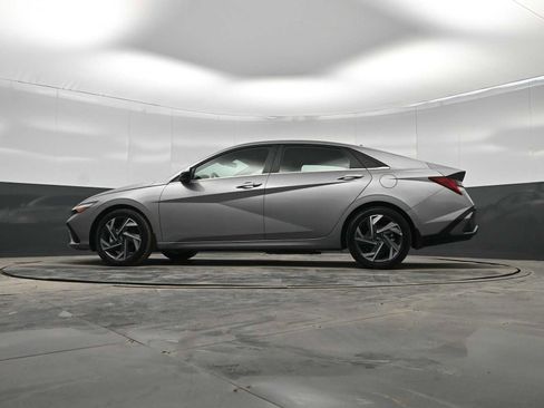 Used 2025 Hyundai Elantra SEL image 34