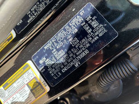Used 2025 Kia Soul LX w/ LX Technology Package FWD image 27