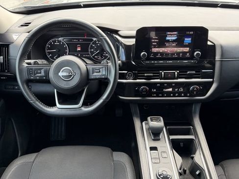 Used 2022 Nissan Pathfinder SV AWD/4WD image 13
