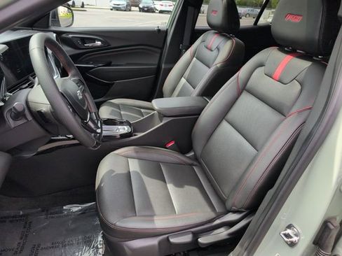 Used 2024 Chevrolet Trax RS w/ Sunroof Package FWD image 15