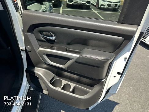Used 2017 Nissan Titan SL RWD image 19