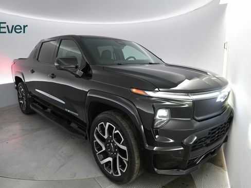 Used 2024 Chevrolet Silverado EV RST image 2