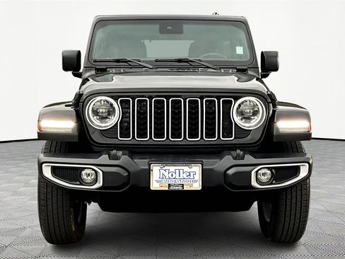 Used 2024 Jeep Wrangler Sahara image 3