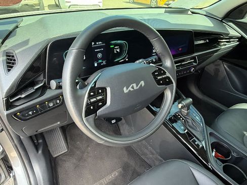 Used 2023 Kia Niro EX FWD image 10