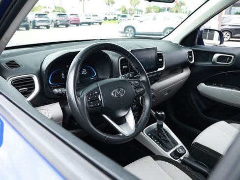 Used 2025 Hyundai Venue SEL FWD image 24