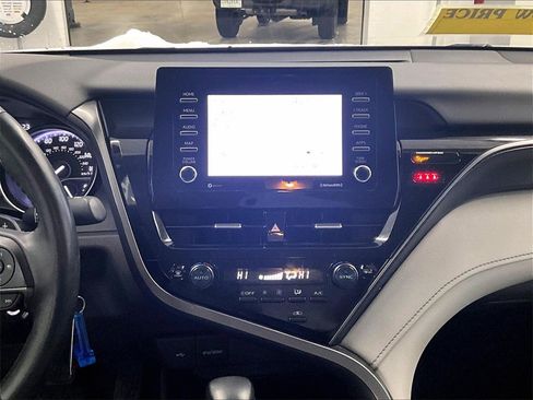 Used 2022 Toyota Camry SE image 18