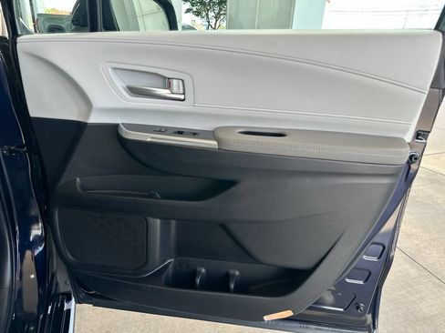 Certified 2025 Toyota Sienna XLE FWD image 13