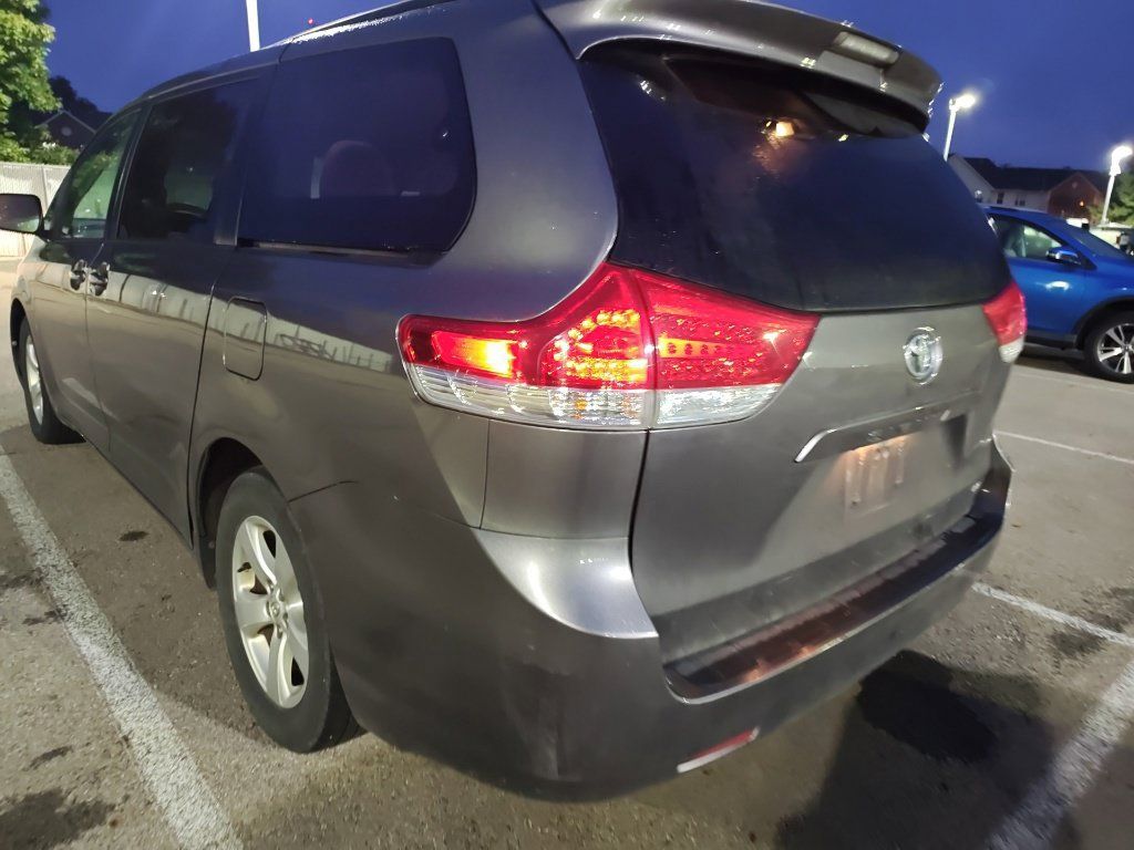 Used 2014 Toyota Sienna LE FWD image 5