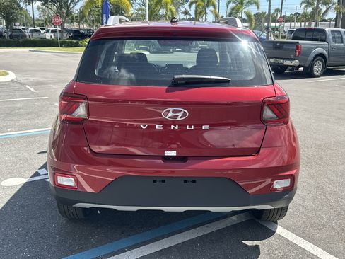 New 2025 Hyundai Venue SEL image 7
