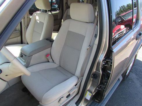 Used 2006 Ford Explorer XLT image 8