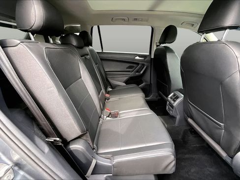 Used 2018 Volkswagen Tiguan SEL FWD image 20