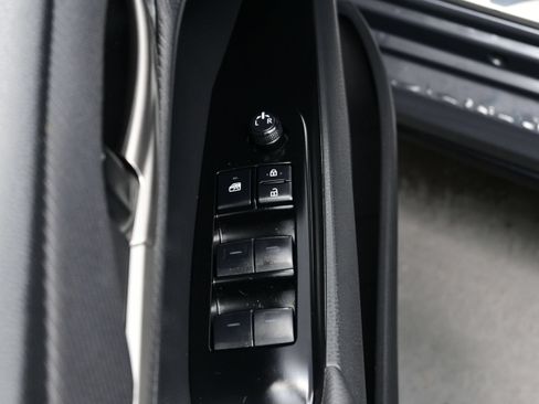 Used 2025 Toyota Camry SE w/ Convenience Package FWD image 10