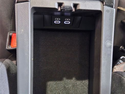 Used 2025 Toyota Prius LE image 27