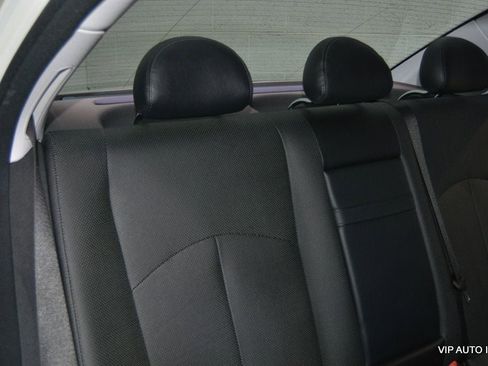 Used 2009 Mercedes-Benz E 550 Sedan image 23
